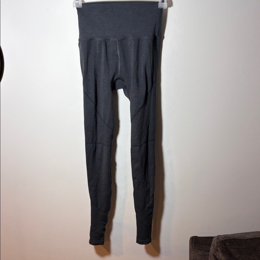 Alphalete Leggings - Graphite. - Small